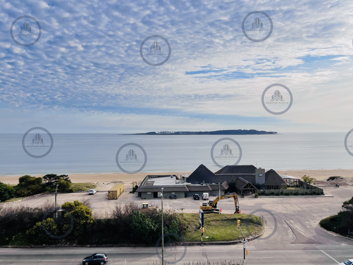 Apartamento ID.79 - Apartamento de 3 Dormitorios sobre Playa Mansa, en Venta y Alquiler, Punta del Este