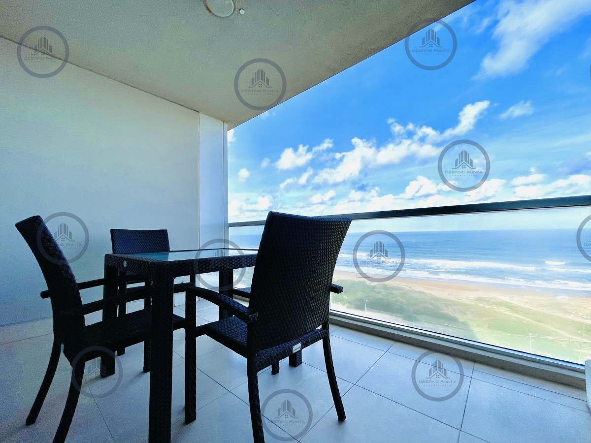 Apartamento ID.56 - Oportunidad en Venta, Moderno Apartamento de 2 Dormitorios y Dependencia sobre Primera Línea de playa Brava, Le Parc