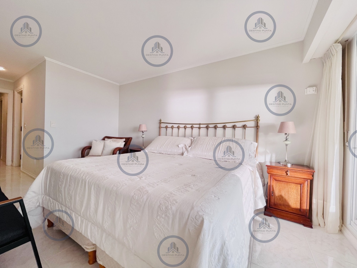 Apartamento ID.79 - Apartamento de 3 Dormitorios sobre Playa Mansa, en Venta y Alquiler, Punta del Este