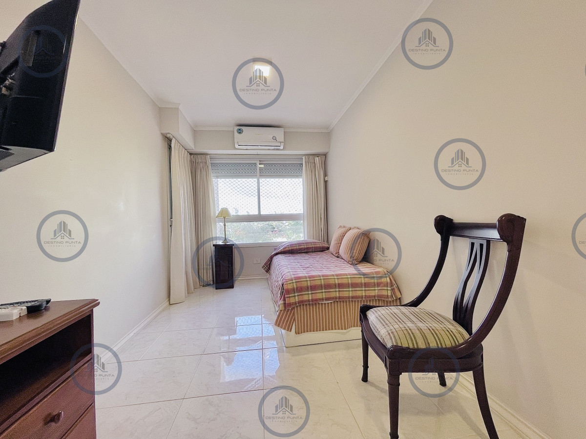 Apartamento ID.79 - Apartamento de 3 Dormitorios sobre Playa Mansa, en Venta y Alquiler, Punta del Este
