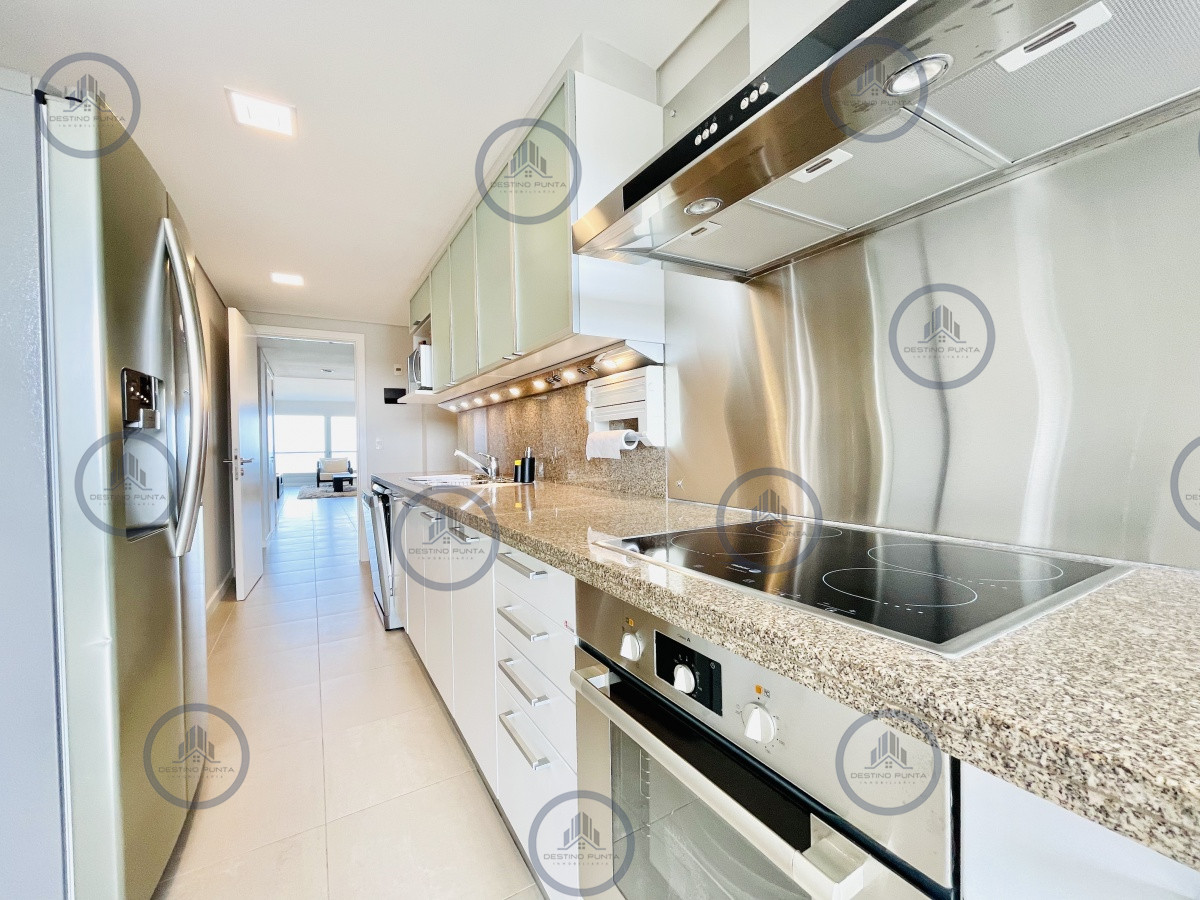 Apartamento ID.56 - Oportunidad en Venta, Moderno Apartamento de 2 Dormitorios y Dependencia sobre Primera Línea de playa Brava, Le Parc
