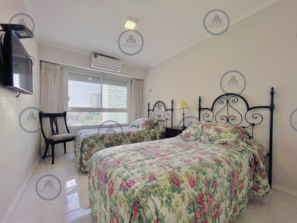 Apartamento ID.79 - Apartamento de 3 Dormitorios sobre Playa Mansa, en Venta y Alquiler, Punta del Este
