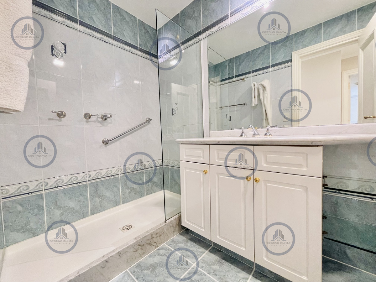Apartamento ID.79 - Apartamento de 3 Dormitorios sobre Playa Mansa, en Venta y Alquiler, Punta del Este