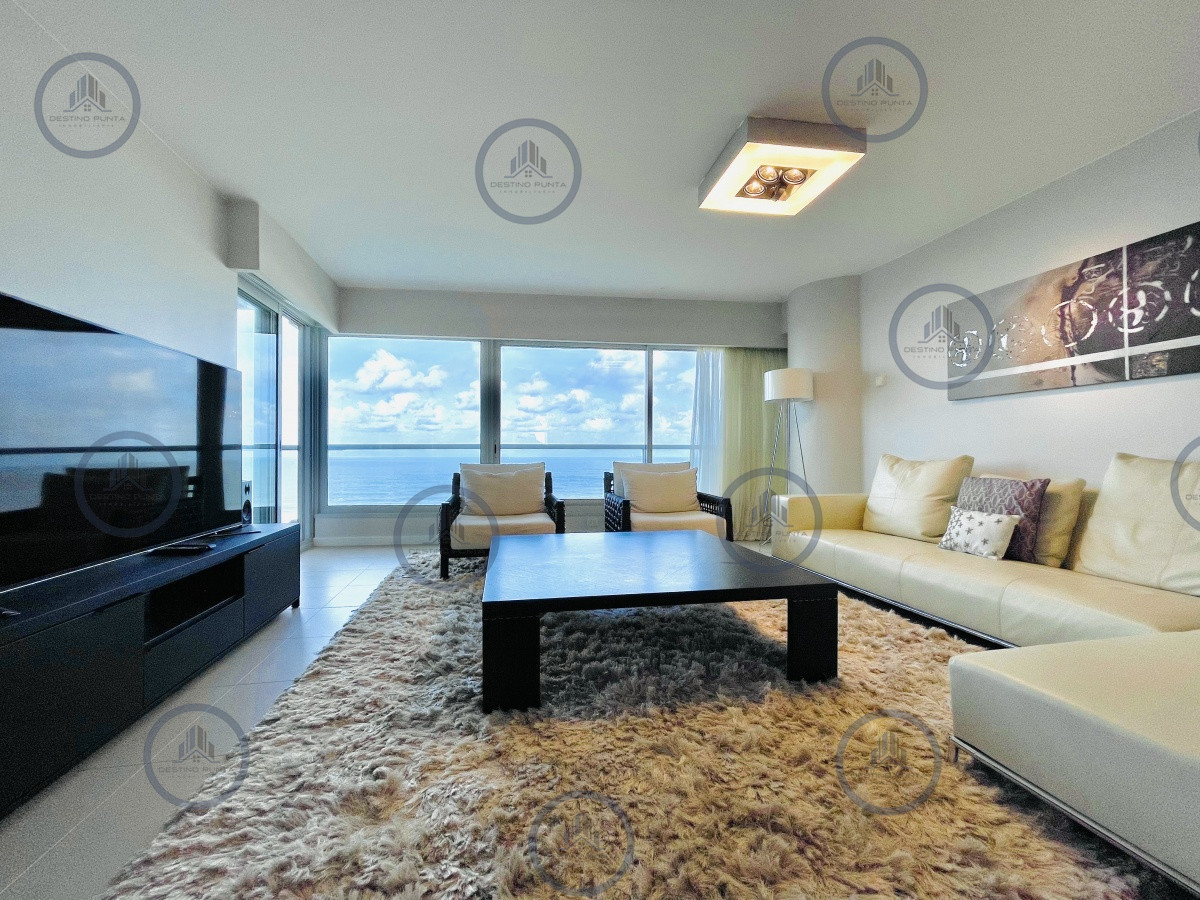 Apartamento ID.56 - Oportunidad en Venta, Moderno Apartamento de 2 Dormitorios y Dependencia sobre Primera Línea de playa Brava, Le Parc