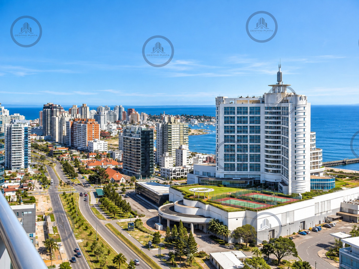 Apartamento ID.3292 - Penthouse Dúplex de 3 Dormitorios en suite con Parrillero, Jacuzzi y Amplias Terrazas con vistas panorámicas. Playa Mansa, Punta del Este