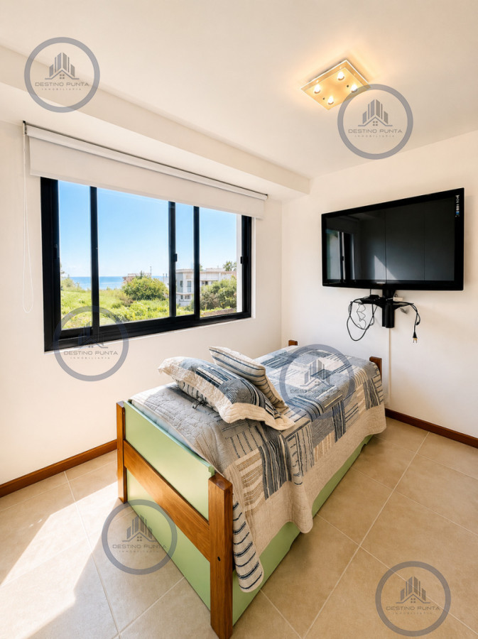 Apartamento ID.2462 - Excelente y amplio departamento duplex en venta de 3 dormitorios mas dependencia con parrillero, Punta Ballena