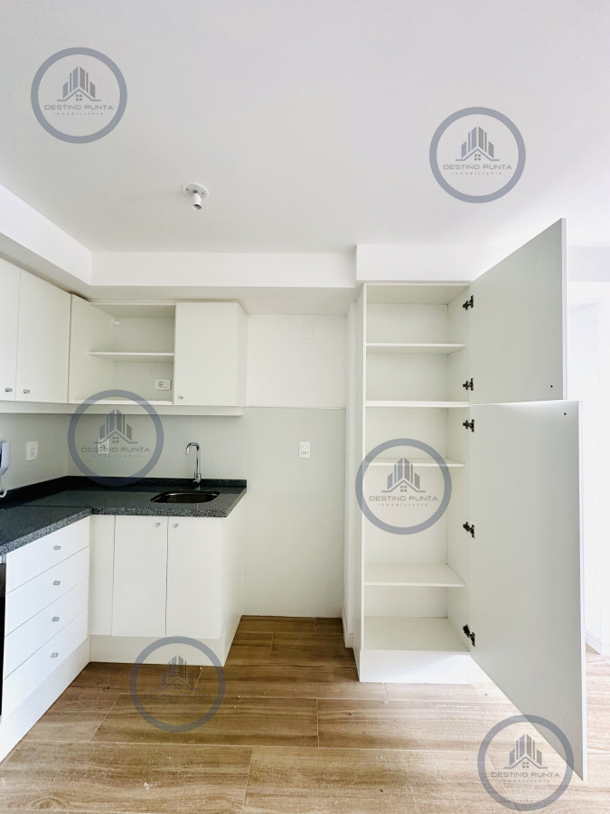 Apartamento ID.1196 - Apartamento de 2 Dormitorios Alquiler Anual, Playa Brava, Punta del Este