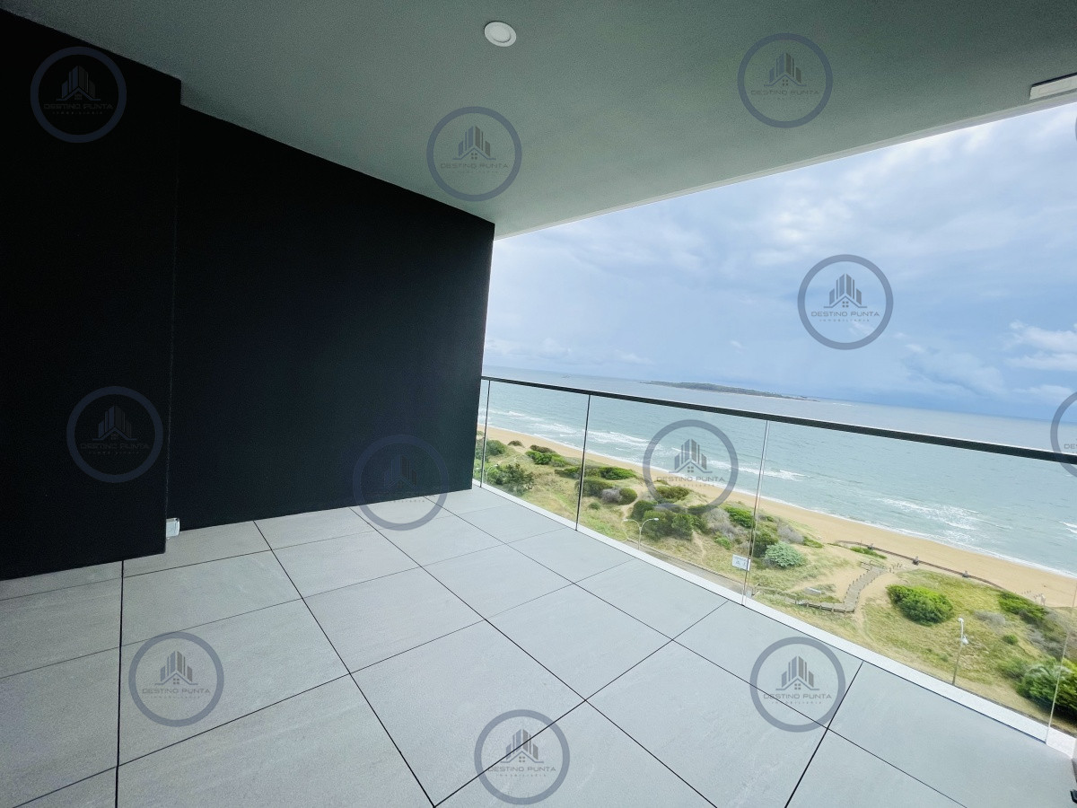 Apartamento ID.1122 - Venta y Alquiler Anual Moderno Apartamento de 2 Dormitorios en Torre Venetian sobre Playa Mansa