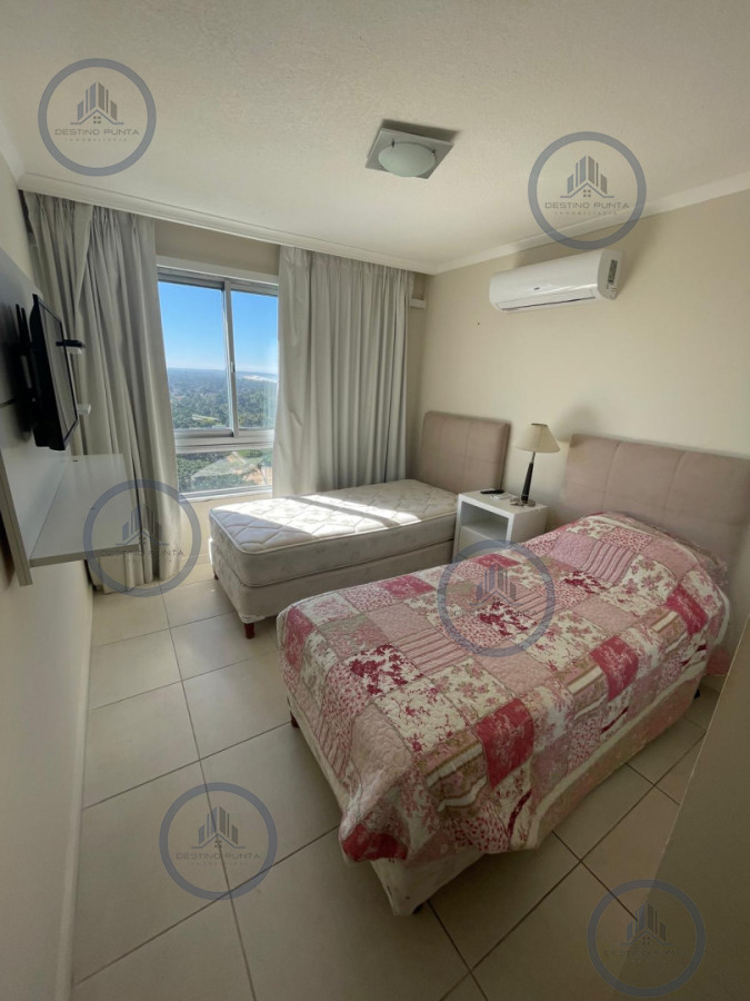 Apartamento ID.3127 - Apartamento luminoso con variedad de servicios en venta, 3 dormitorios, zona Roosevelt Playa Brava