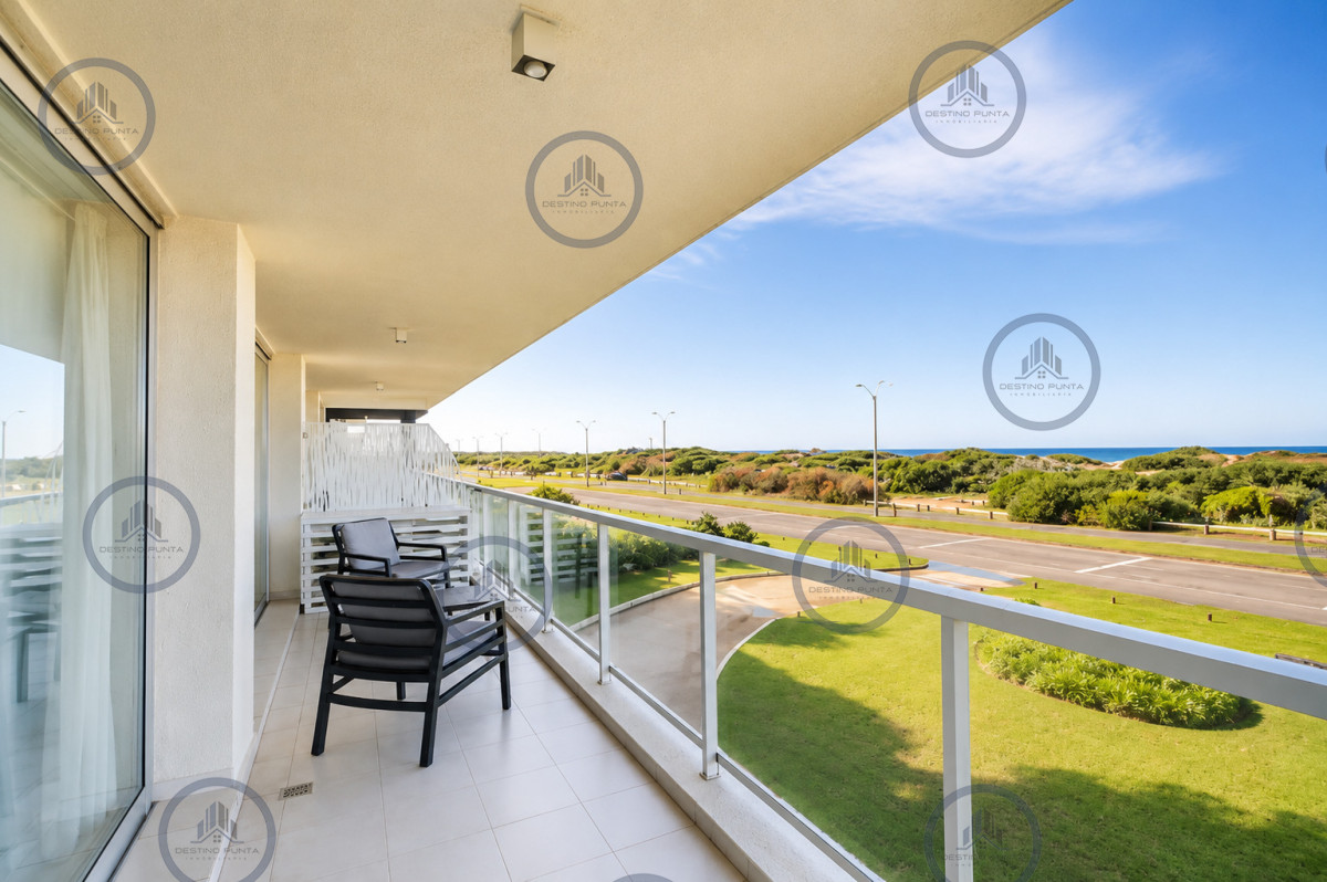 Apartamento ID.1816 - Apartamento de 3 Dormitorios en Primera Línea del Mar, Playa Brava Punta del Este