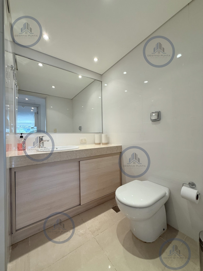 Apartamento ID.3030 - Venta de apartamento de 3 dormitorios sobre primera fila de Playa Brava, Punta del Este