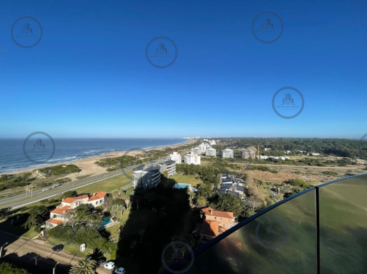 Apartamento ID.676 - Venta de Apartamento de 2 Dormitorios en suite piso alto de Torre Surfside Village, Punta del Este