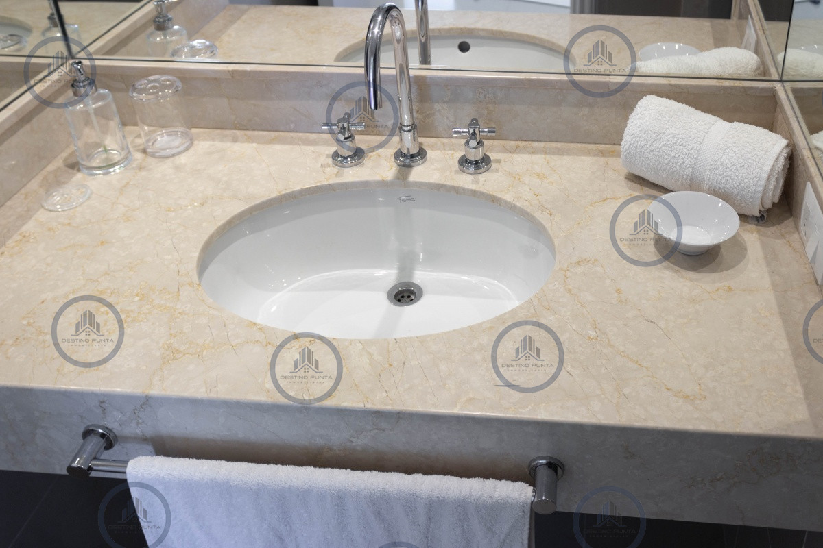 Apartamento ID.235 - Venta y alquiler temporario de maravilloso departamento penthouse en complejo privado de Playa Mansa