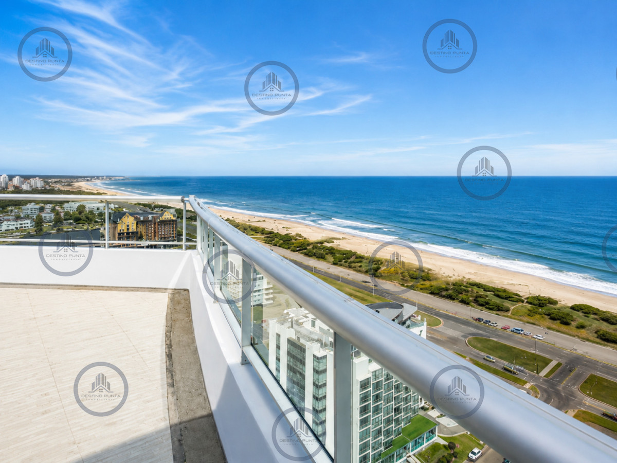 Apartamento ID.150 - Espectacular Penthouse Duplex con 4 Dormitorios + Dependencia y Terraza con Parrillero, en torre premium de Playa Brava, Punta del Este
