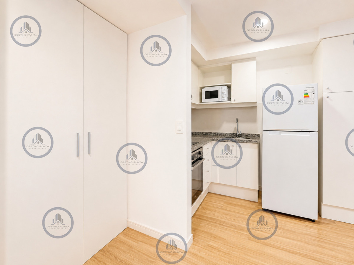 Apartamento ID.1196 - Alquiler anual o venta Apartamento de 2 Dormitorios, Playa Brava, Punta del Este