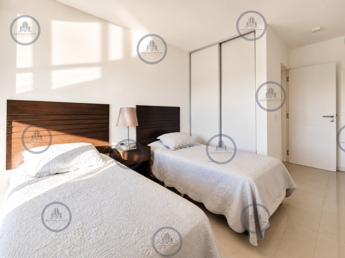 Apartamento ID.3106 - Apartamento de 3 Dormitorios en Primera Línea del Mar, Playa Brava Punta del Este