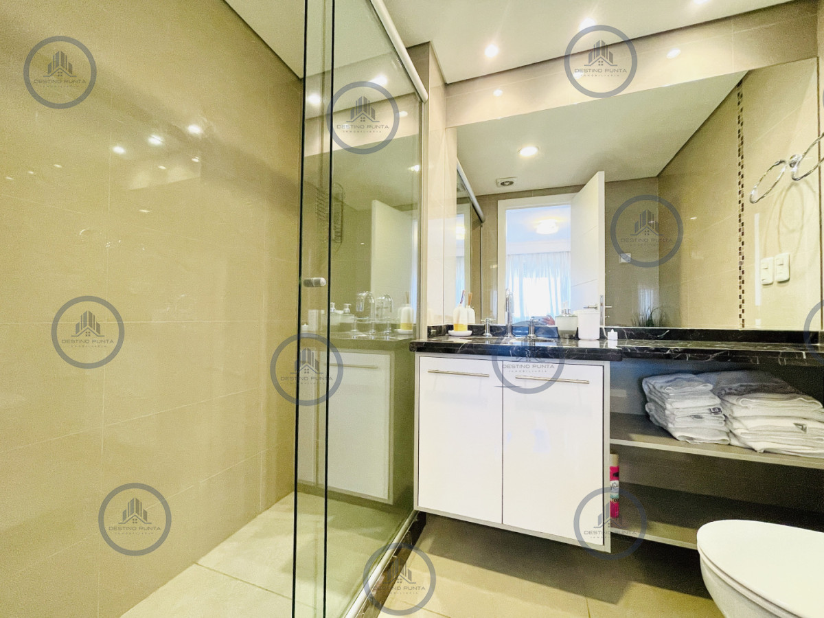 Apartamento ID.1755 - Moderno Apartamento de 2 Dormitorios en Venta, Playa Mansa 