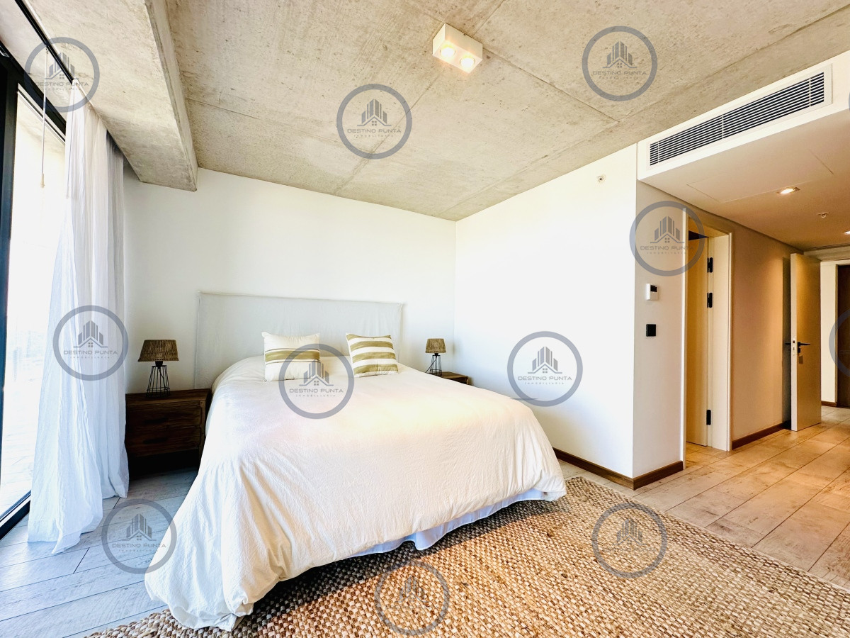 Apartamento ID.680 - Venta y alquiler de Apartamento de 1 Dormitorio en suite piso alto de Torre Surfside Village, Punta del Este