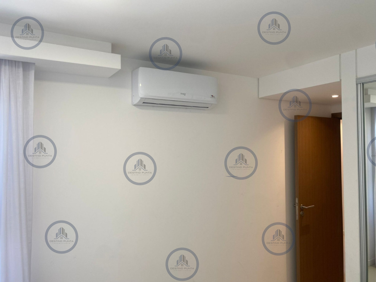 Apartamento ID.3284 - Alquiler temporal de apartamento a pasos de Playa Brava, 3 dormitorios mas dependencia y parrillero