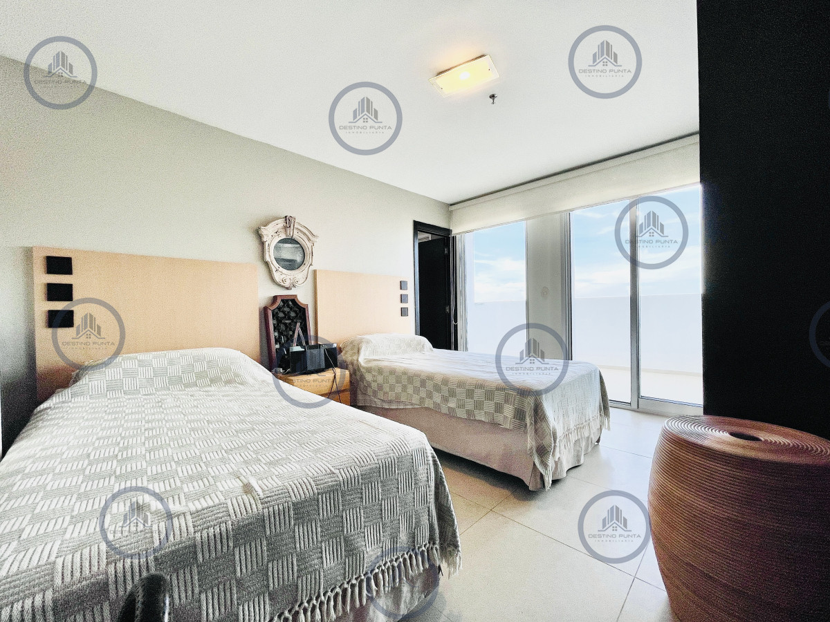 Apartamento ID.1226 - Venta de Excelente Penthouse de 2 Dormitorios y Parrillero con vistas a Playa Mansa, Punta del Este
