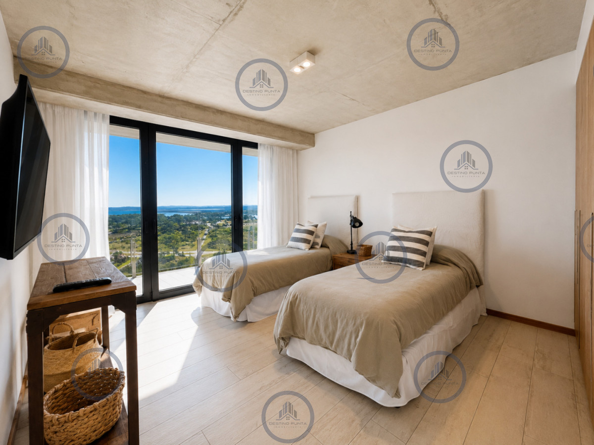 Apartamento ID.678 - Espectacular Apartamento de 2 Dormitorios y Medio, piso alto, Torre Surfside, Punta del Este