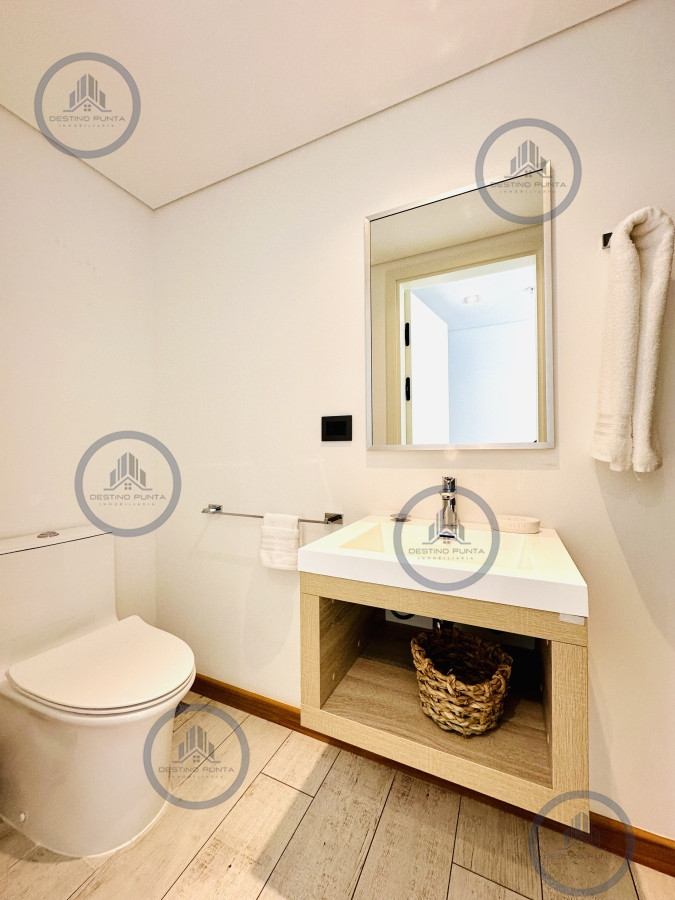 Apartamento ID.680 - Venta y alquiler de Apartamento de 1 Dormitorio en suite piso alto de Torre Surfside Village, Punta del Este