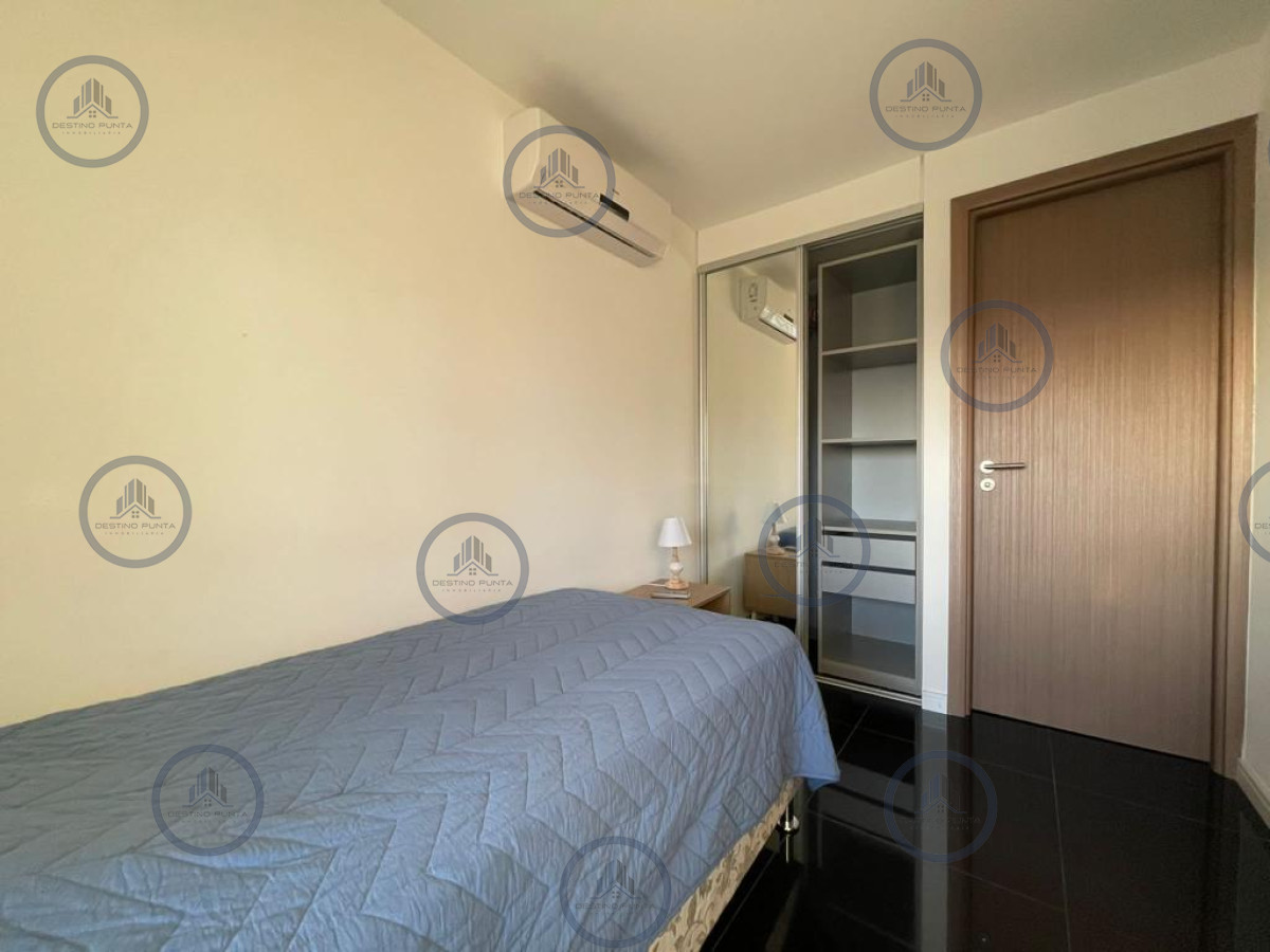 Apartamento ID.173 - Apartamento piso alto de 2 dormitorios en suite más dependencia de servicio y parrillero, Playa Brava