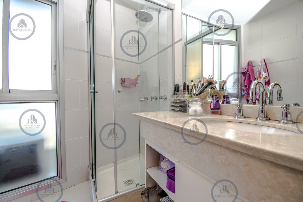 Apartamento ID.87 - Apartamento de 3 Dormitorios y Dependencia en Playa Mansa, Punta del Este