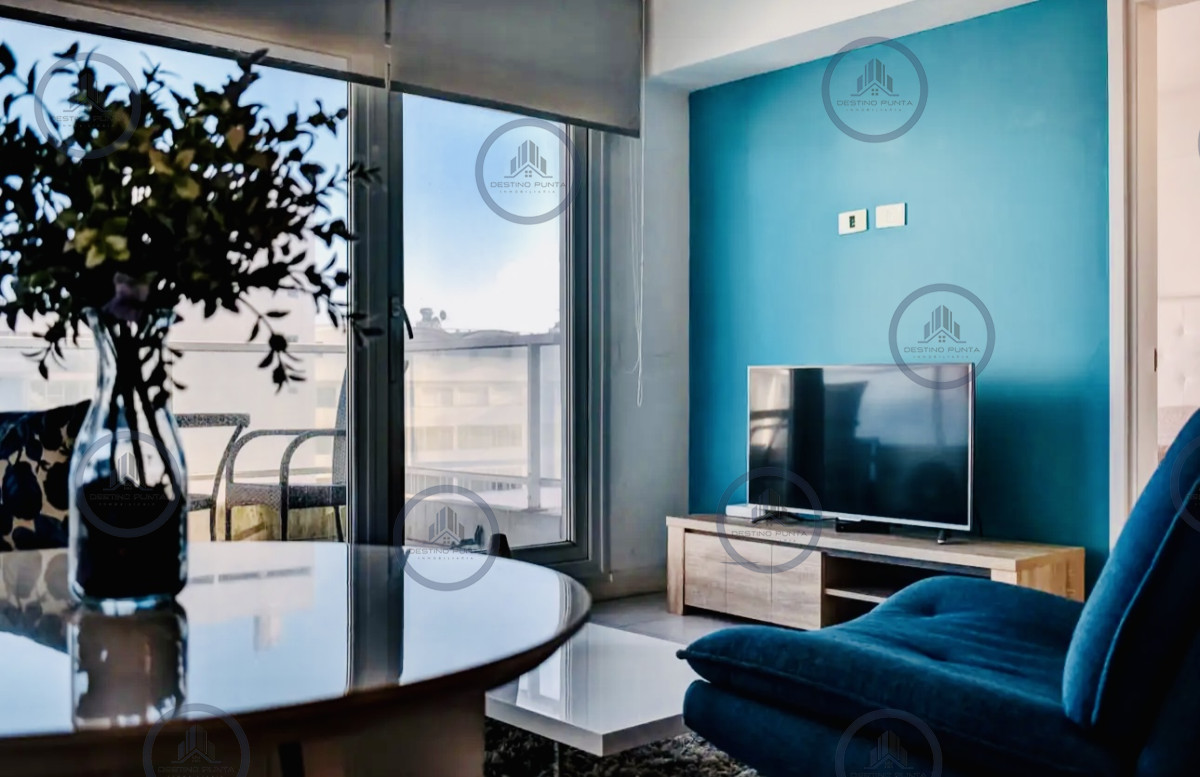 Apartamento ID.541 - Apartamento Céntrico de 2 Dormitorios con Vista al Mar, en el corazón de la Península de Punta del Este