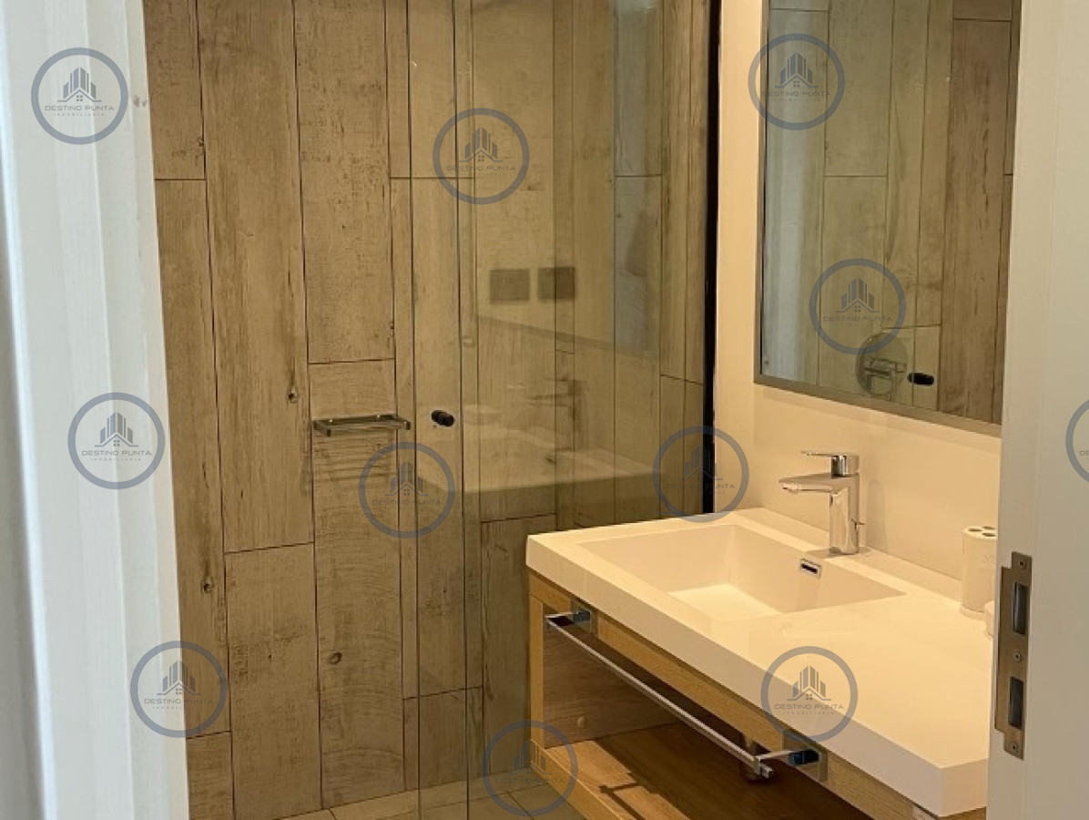 Apartamento ID.676 - Venta de Apartamento de 2 Dormitorios en suite piso alto de Torre Surfside Village, Punta del Este