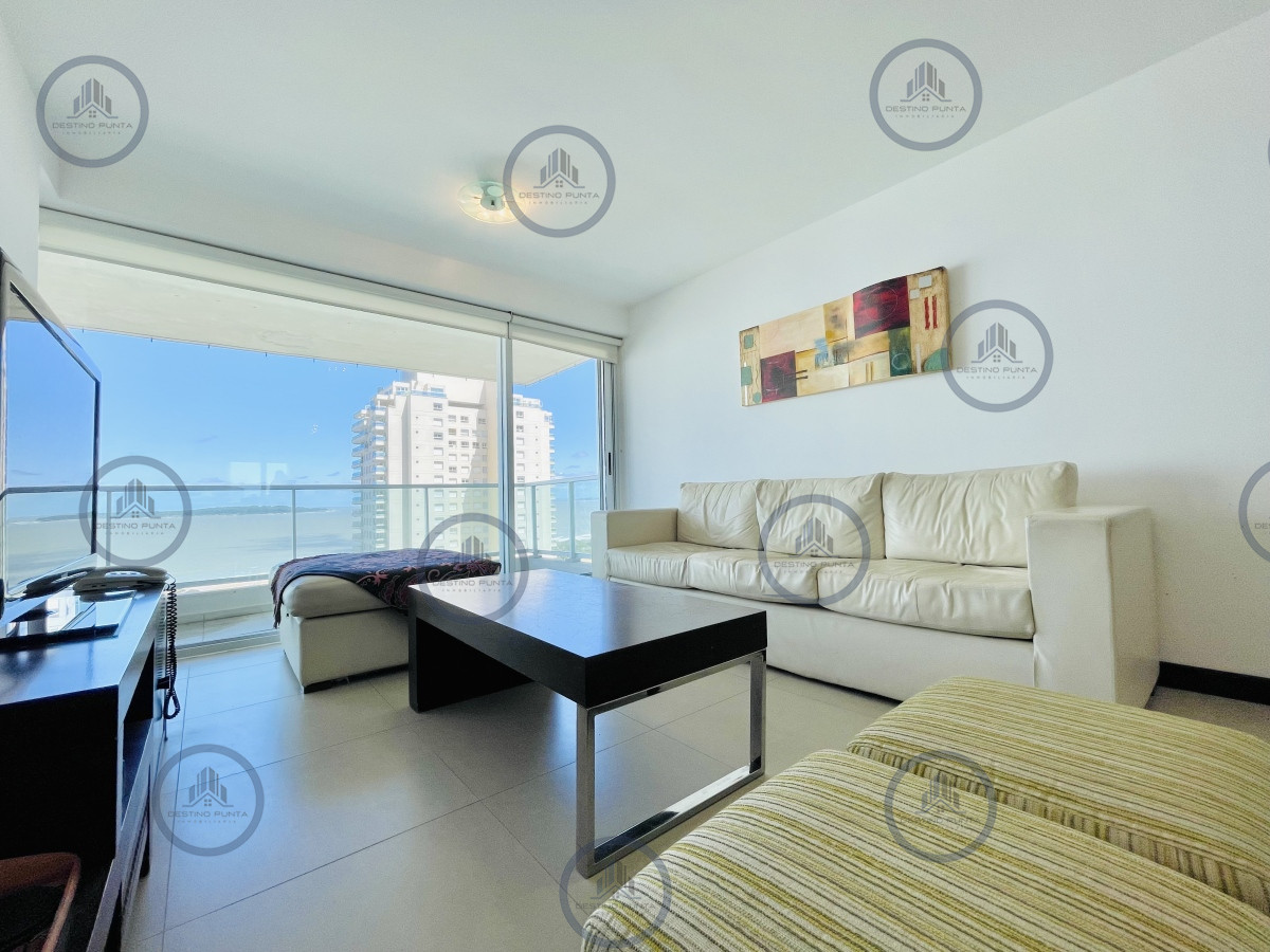Apartamento ID.1660 - Apartamento de 2 Dormitorios, Vista al Mar y Parrillero en Playa Mansa, Venta