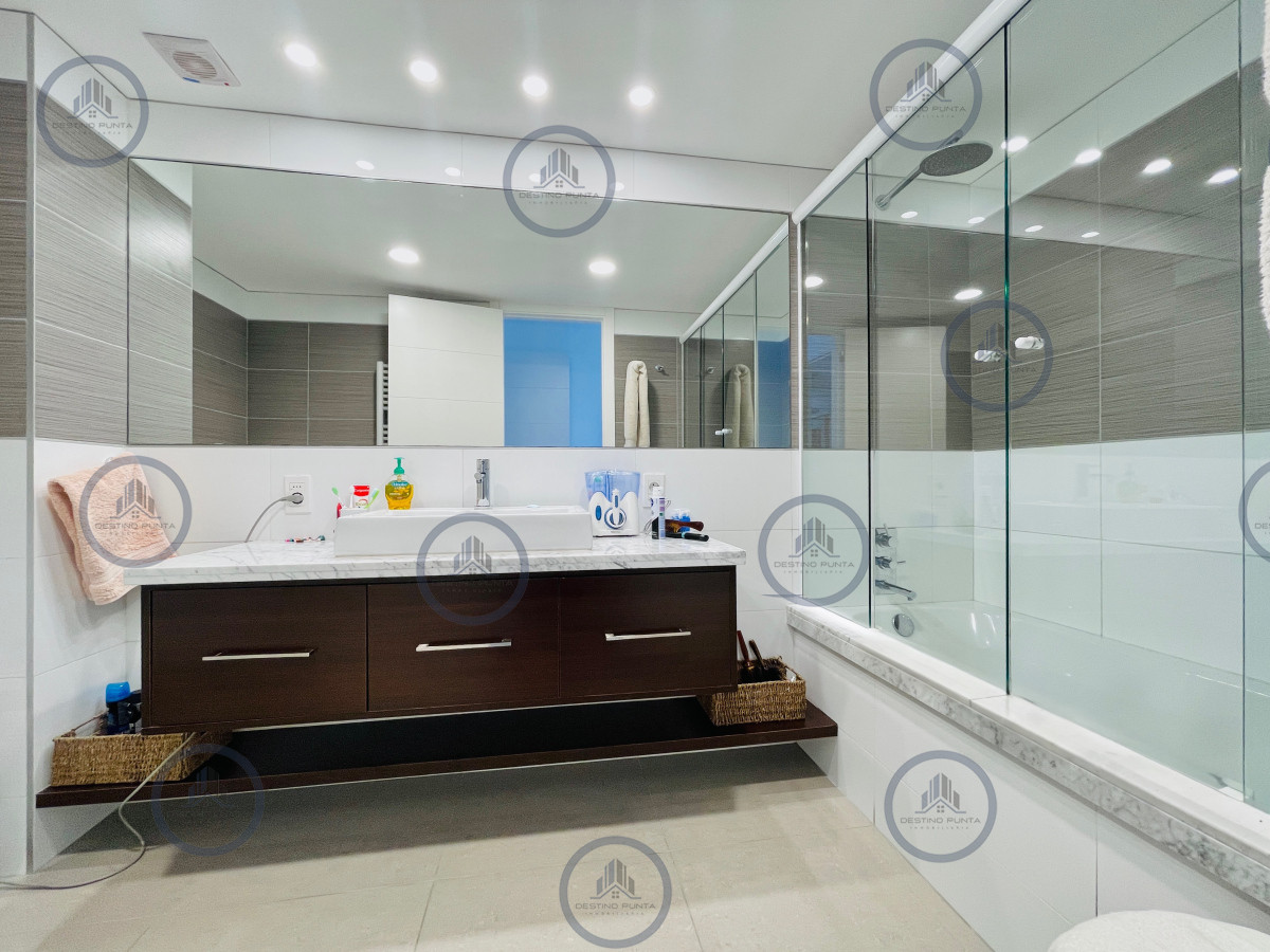 Apartamento ID.2518 -  Exclusivo Penthouse de 3 Dormitorios con Vistas panorámicas a Playa Brava, en Venta