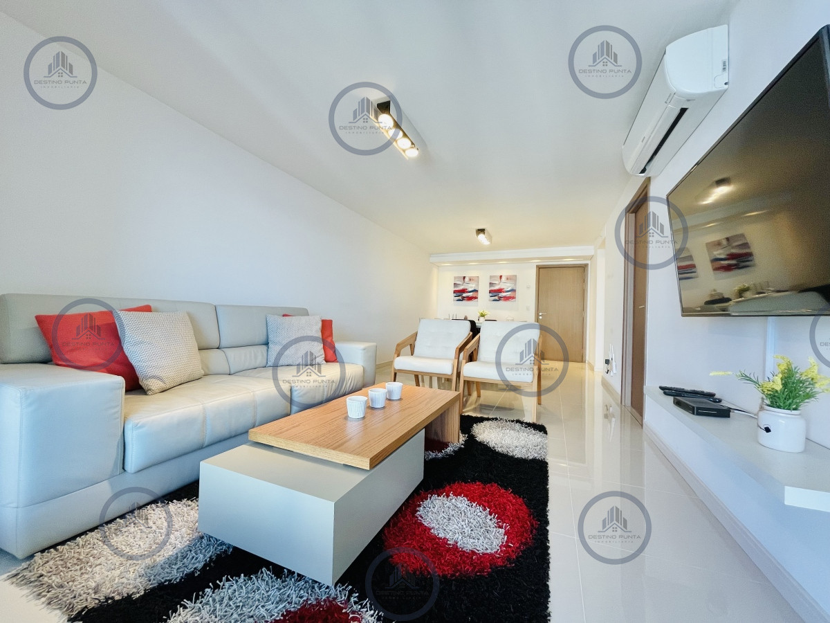 Apartamento ID.1525 - Apartamento de 3 Dormitorios y Dependencia, con Parrillero y Vista al Mar en Playa Brava, Punta del Este 