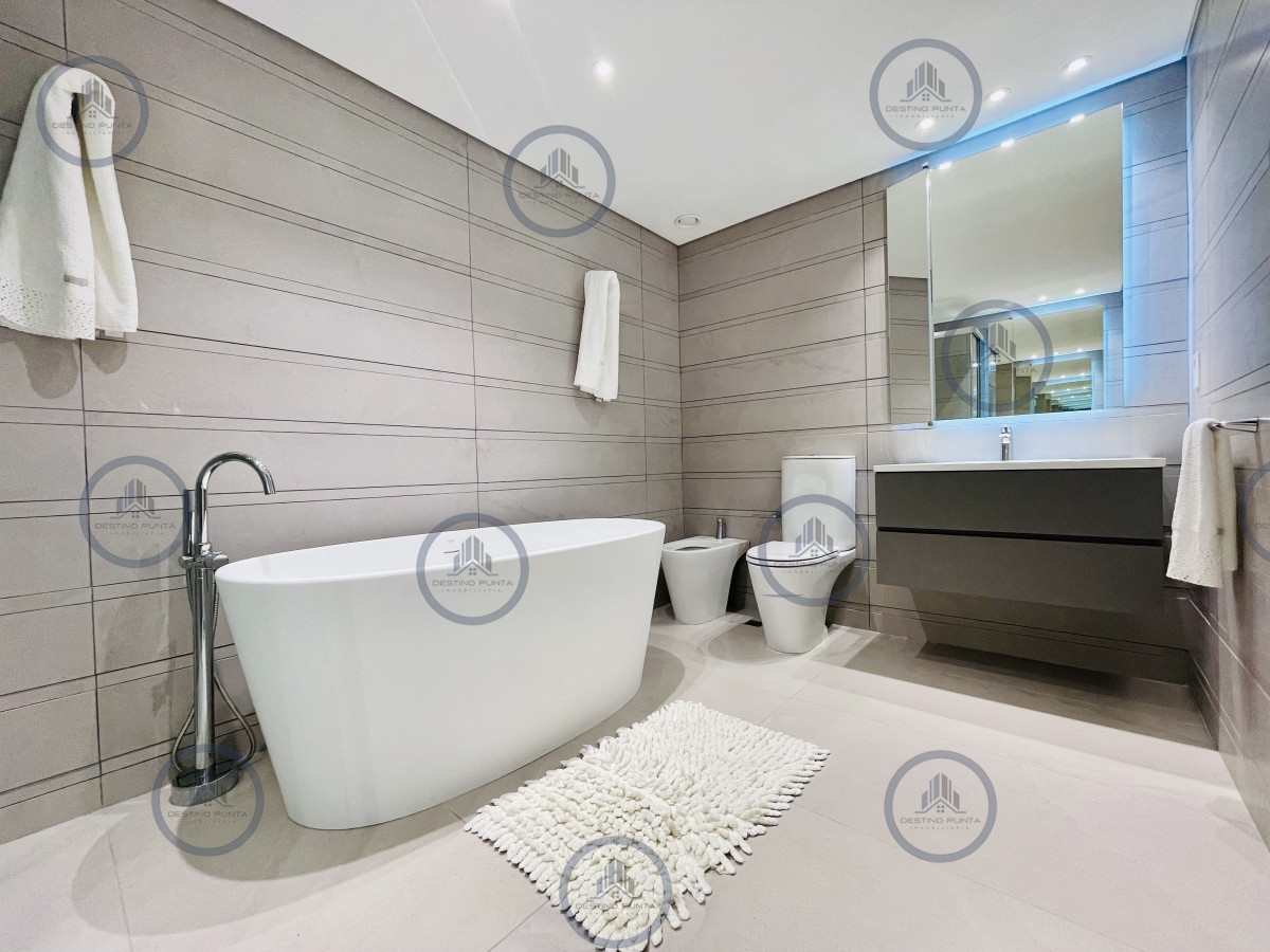 Apartamento ID.1940 - Venta Espectacular Apartamento Frente al Mar, 3 Dormitorios, Le Parc Punta del Este