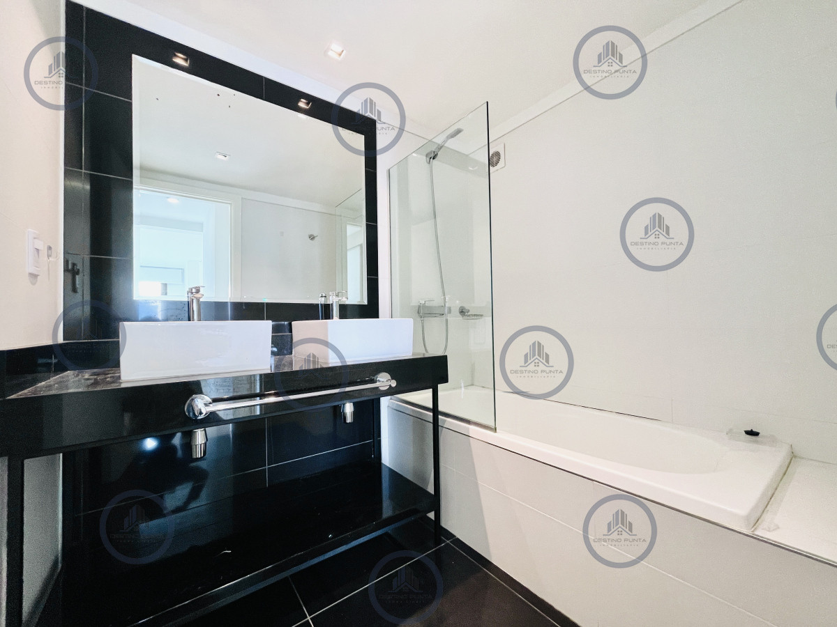 Apartamento ID.2711 - Apartamento de 2 Dormitorios en Alquiler Anual a pasos de Playas Mansa y Brava