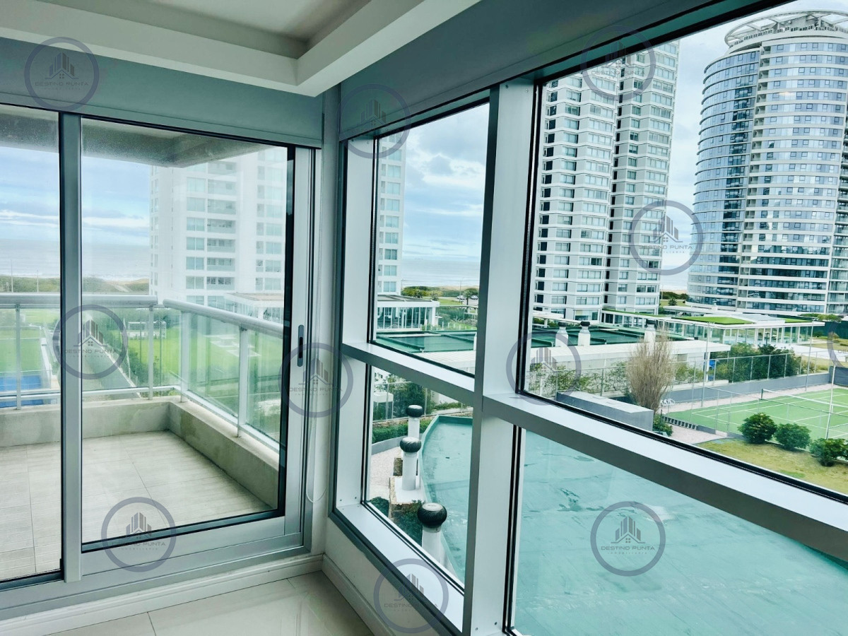 Apartamento ID.441 - Apartamento de 2 Dormitorios + Servicio en Playa Brava