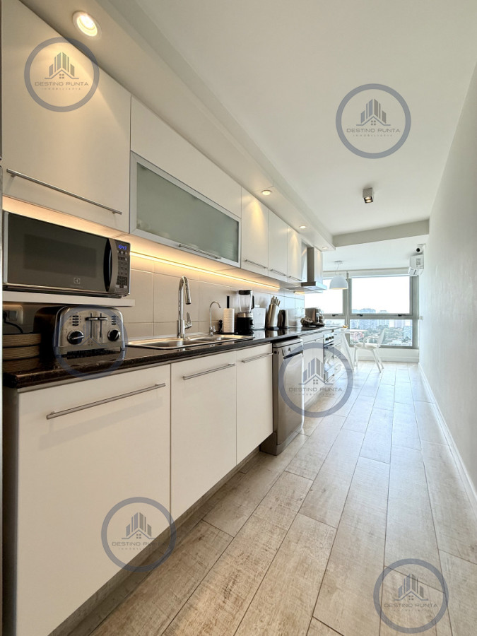 Apartamento ID.2036 - Apartamento Penthouse finamente decorado de 3 dormitorios con parrillero propio en venta, Roosevelt Brava, Punta del Este
