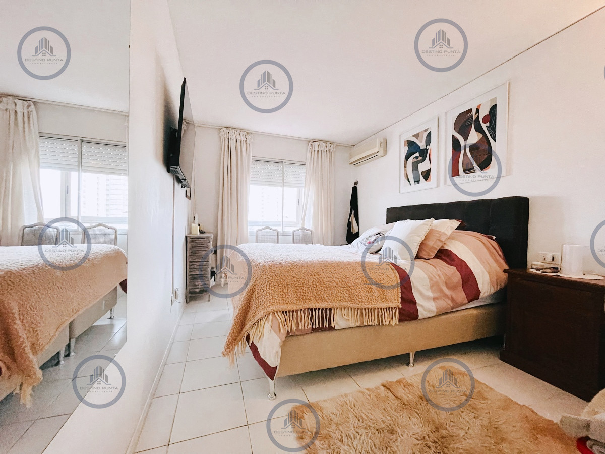 Apartamento ID.2075 - Excelente Apartamento de 2 Dormitorios Frente a Los Dedos, Playa Brava Punta del Este