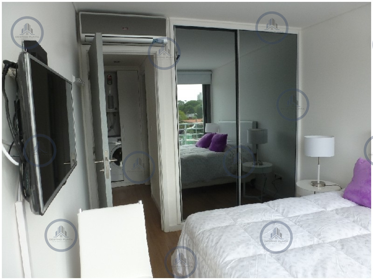 Apartamento ID.447 - Alquiler temporal de apartamento de dos dormitorios con dos baños en Playa Mansa, Punta del Este