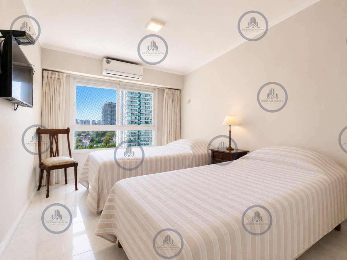 Apartamento ID.79 - Apartamento de 3 Dormitorios sobre Playa Mansa, en Venta y Alquiler, Punta del Este