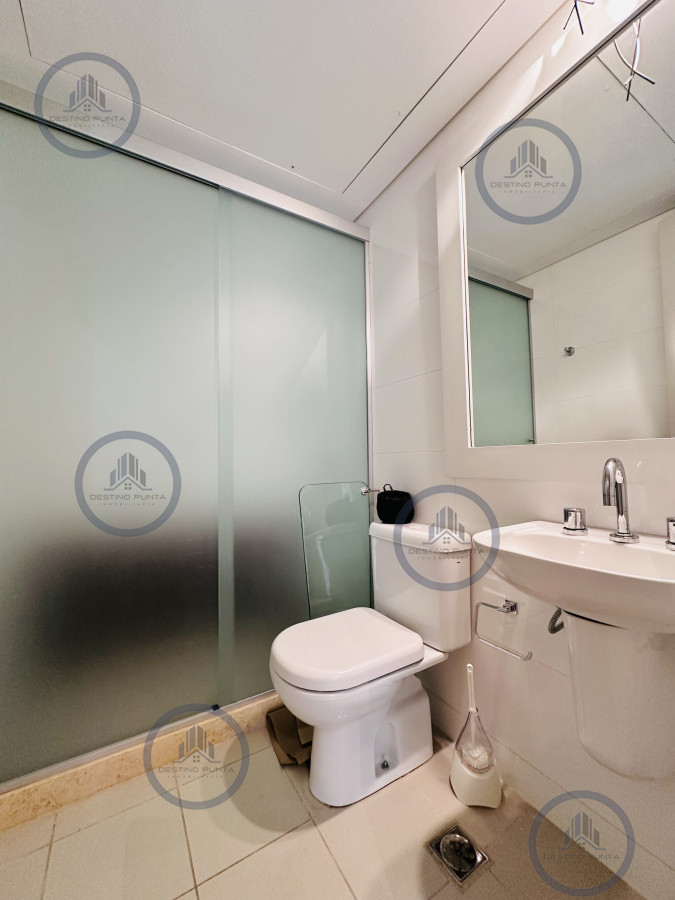 Apartamento ID.2300 - Lujoso Penthouse de 4 Dormitorios con Vista al Mar sobre Playa Mansa, Punta del Este