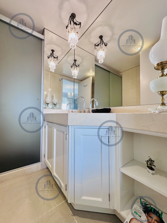 Apartamento ID.2300 - Lujoso Penthouse de 4 Dormitorios con Vista al Mar sobre Playa Mansa, Punta del Este