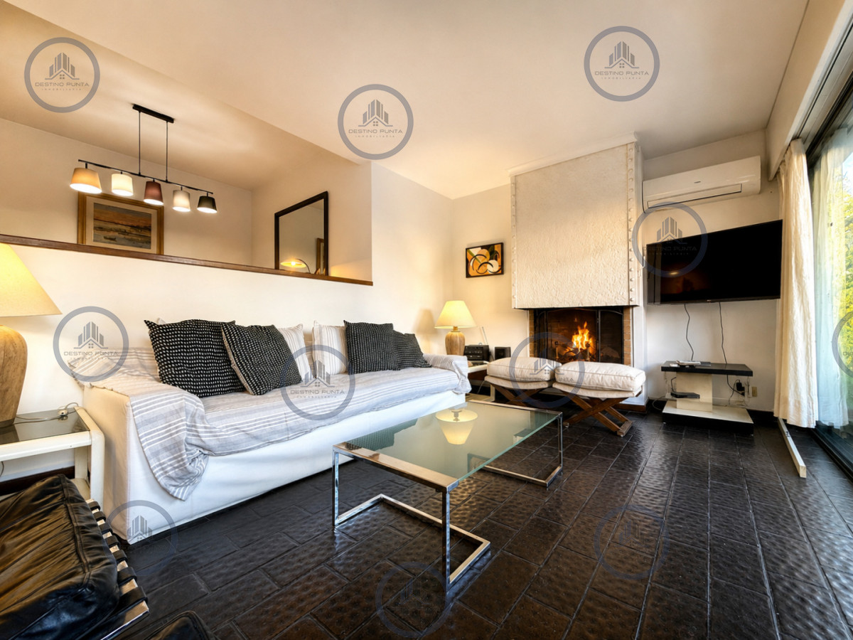 Apartamento ID.3115 - Oportunidad en Venta! Apartamento con alma de casa, 3 Dormitorios, Parrillero y Estufa, en zona Península Punta del Este