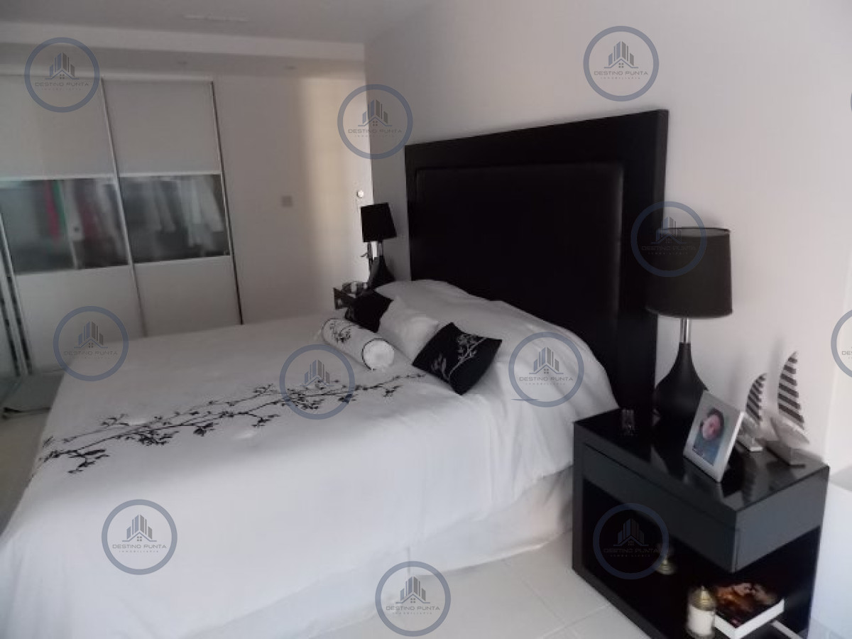Apartamento ID.86 - Venta  de apartamento esquinero de tres dormitorios en Playa Mansa