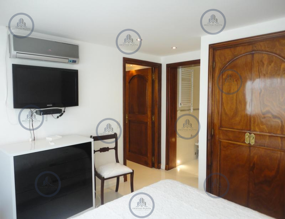 Apartamento ID.956 - Apartamento de 6 Dormitorios Frente al Puerto de Punta del Este