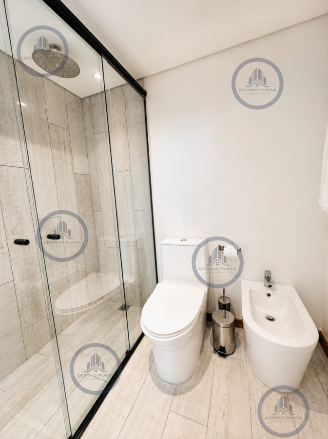 Apartamento ID.679 - Moderno Apartamento de 1 Dormitorio en suite piso alto en Torre Surfside Village, Punta del Este