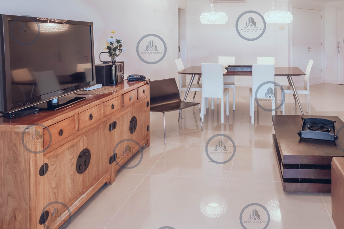 Apartamento ID.235 - Venta y alquiler temporario de maravilloso departamento penthouse en complejo privado de Playa Mansa