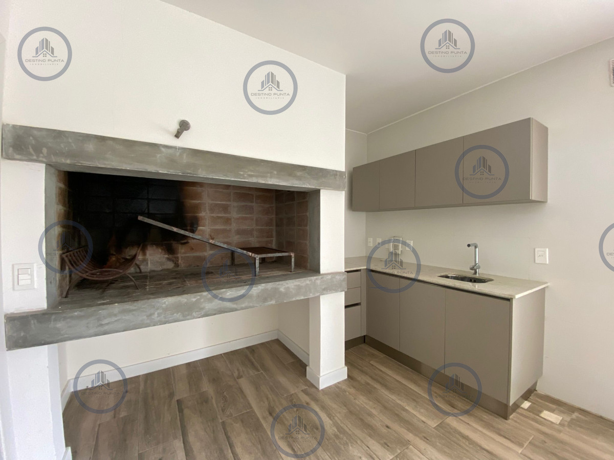 Apartamento ID.777 - Espectacular Apartamento de Dos Dormitorios, Dependencia y Parrillero a Estrenar en Punta del Este