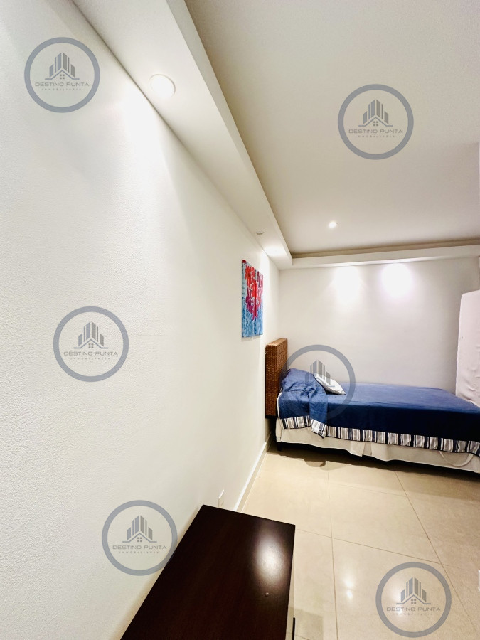 Apartamento ID.1708 - Alquiler temporario de gran apartamento de 4 dormitorios más dependencia en Playa Mansa
