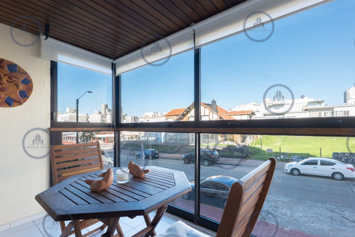 Apartamento ID.2593 - Apartamento de 2 Dormitorios frente al Mar, en Venta, Península de Punta del Este
